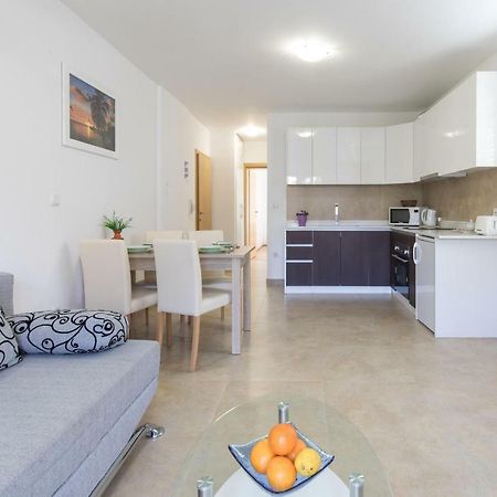 Apartments Nino Malinska Eksteriør bilde