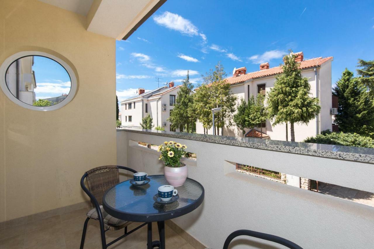 Apartments Nino Malinska Eksteriør bilde
