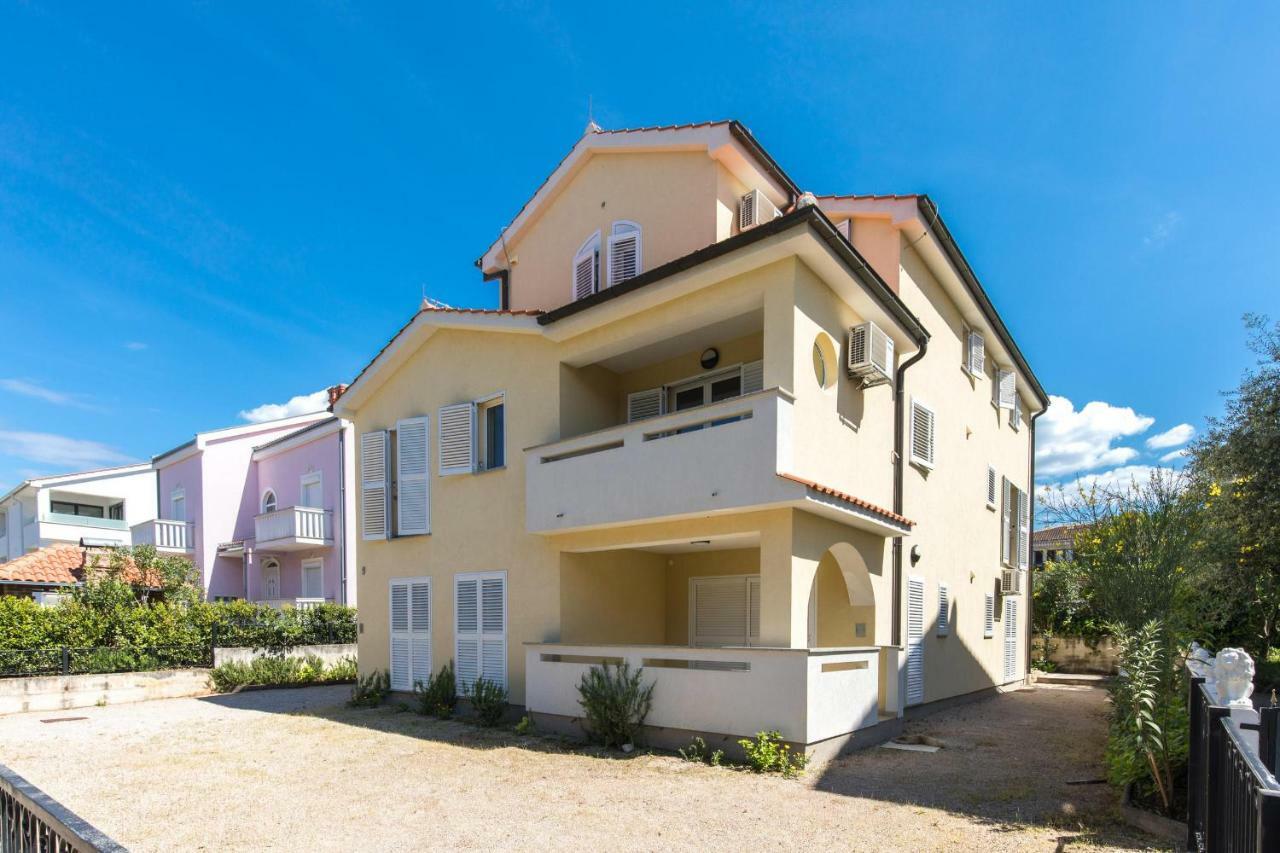 Apartments Nino Malinska Eksteriør bilde