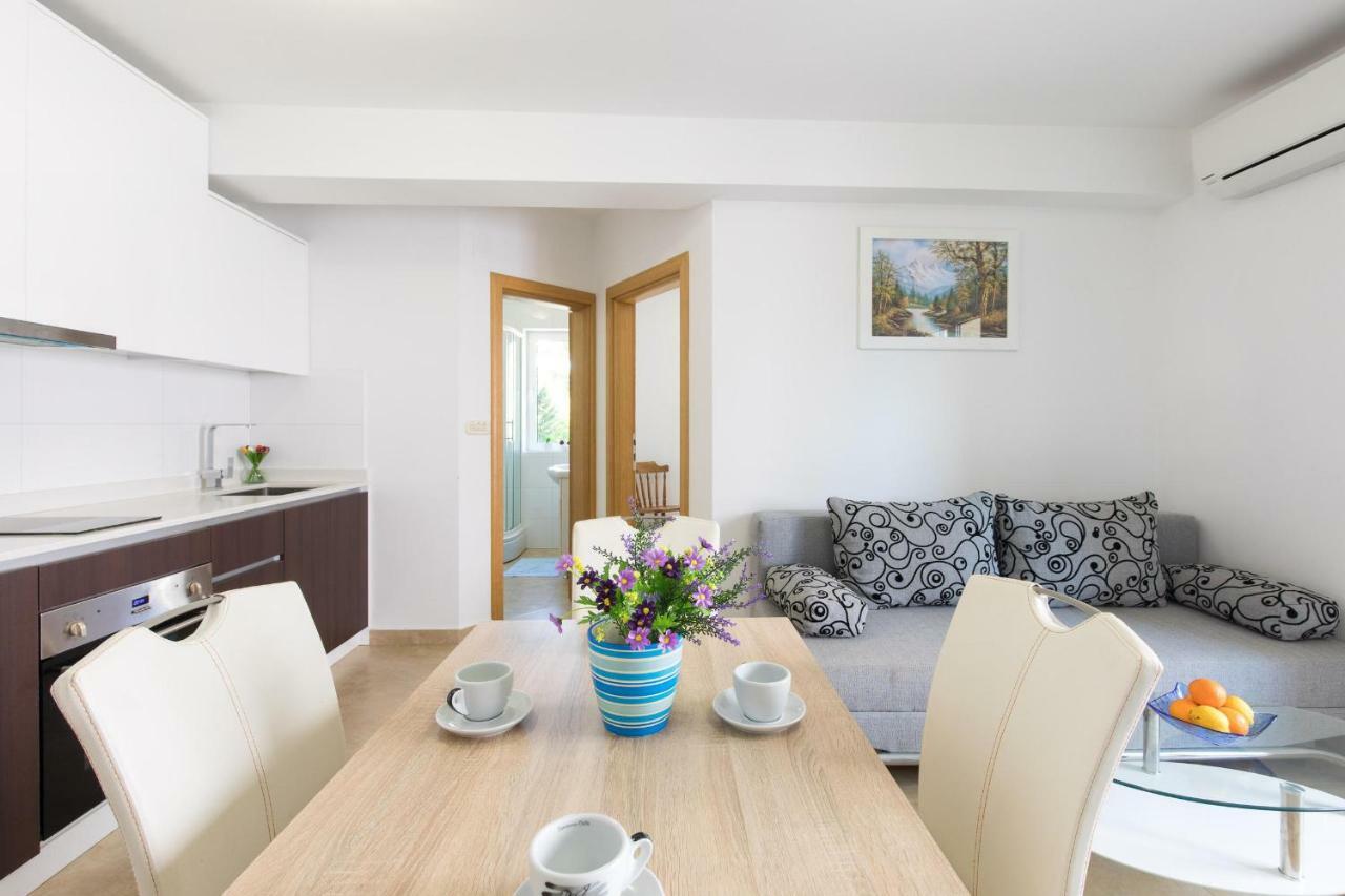 Apartments Nino Malinska Eksteriør bilde